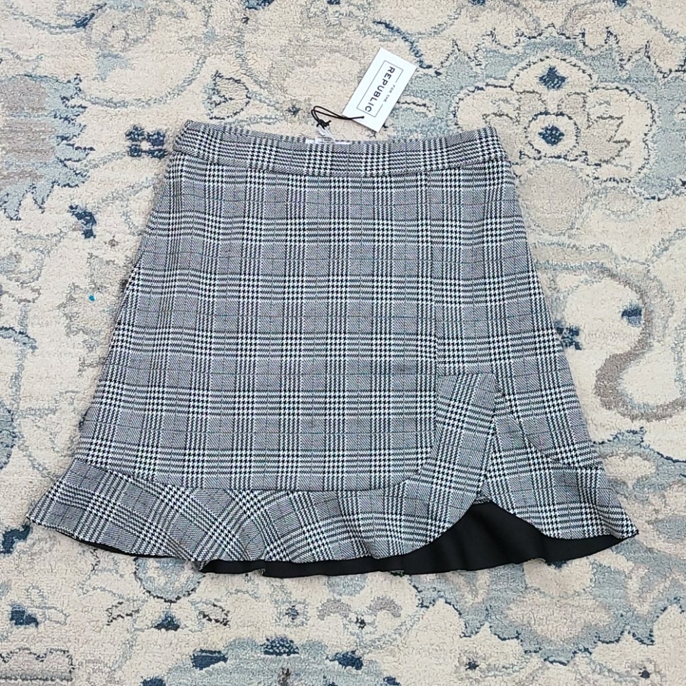 REPUBLIC PLAID SKIRT ruffle bottom